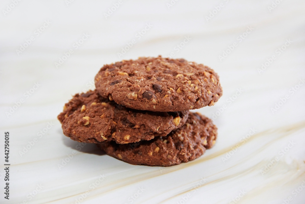 sweet crunchy oatmeal cookies with chocolate pieces