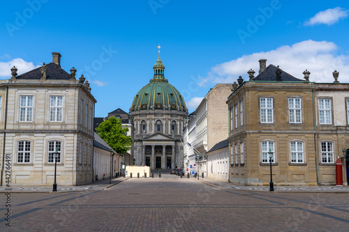 Fototapeta Naklejka Na Ścianę i Meble -  view of the Amalienborg Palaces and the Frederiks Church in downtown Copenhagen