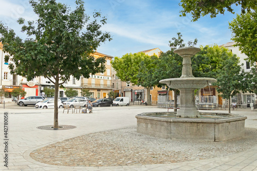 Place du centre-ville de Vaison-la-Romaine