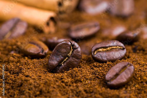 coffee beans for the production of coffee © rsooll