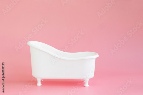 An empty white bathtub toy on pink background.