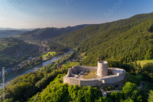 Rytro, ruiny zamku, Beskid Sądecki. photo