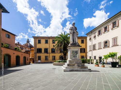 Photos Piazza dello Spirito Santo, Pistoia with the statue of Niccolò Forteguerri and the cathedral dome in the background