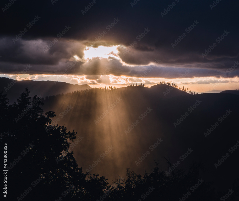 © Cavan Images - Sunlight rays burst through clouds after storm, Yosemite California © Cavan Images - Sunlight rays burst through clouds after storm, Yosemite California