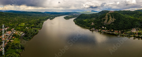 Billede på lærred Aerial panorama view of the Danube river at Danube bend