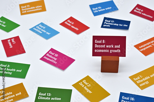 Foto There is card with the statement Goal 8:Decent work and economic growth on it one of the goals of the SDGs