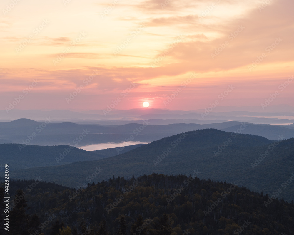 Fototapeta premium Sunrise from Spruce Mt.
