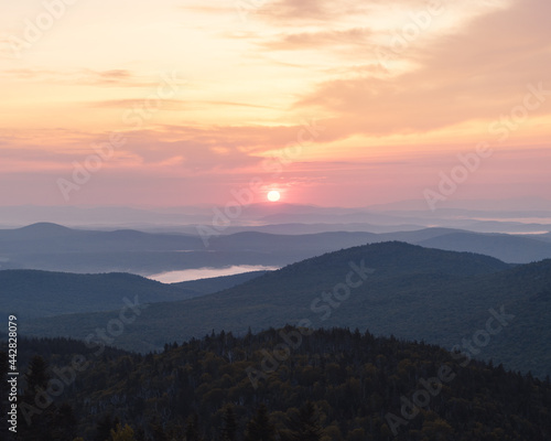 Fototapeta Naklejka Na Ścianę i Meble -  Sunrise from Spruce Mt.