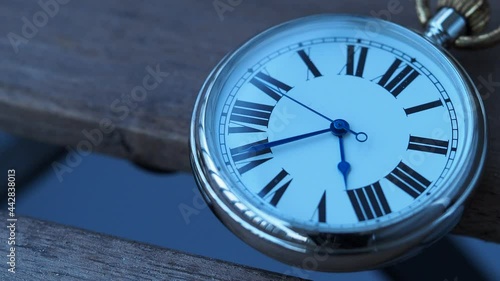 Wallpaper Mural 懐中時計の秒針 Torontodigital.ca