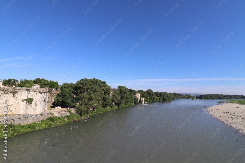 Le fleuve Rhone à Pont Saint Esprit, département du Gard, France