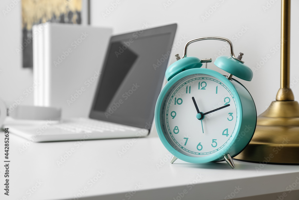 Naklejka premium Stylish alarm clock on table, closeup