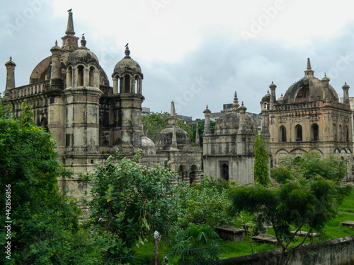 Fényképezés British Cemetery (Surat)
The tombs in English, Dutch and Armenian cemeteries at Surat are reckoned among the most important historical monuments in the city