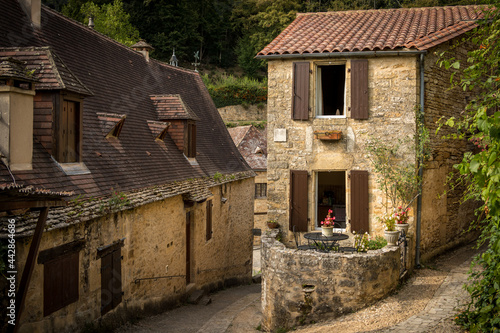The medieval Beynac and Cazenac village in France © PIKSL