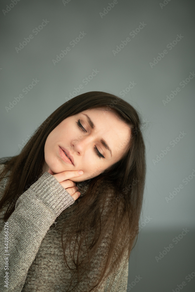 Portrait of a girl with dark hair and brown eyes
Nice girl long dark thick hair big brown eyes natural makeup in a sweater Portrait of a girl with dark hair and brown eyes
Nice girl long dark thick hair big brown eyes natural makeup in a sweater