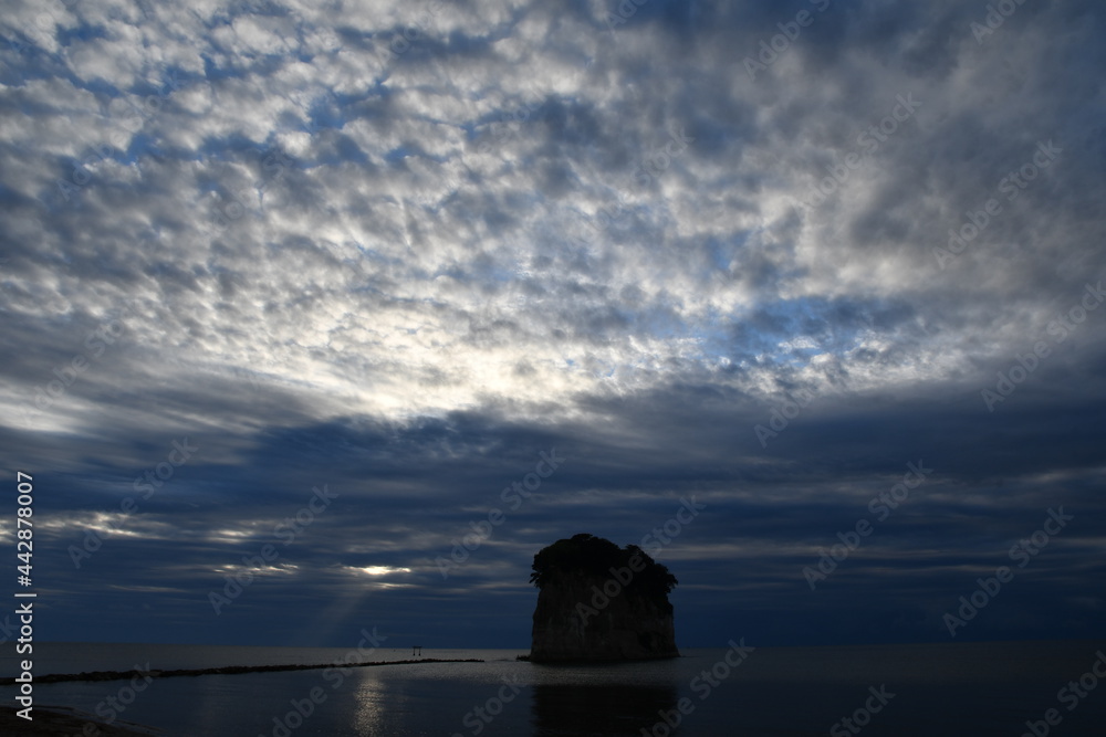 Dawn in the clouds on Mitsukejima