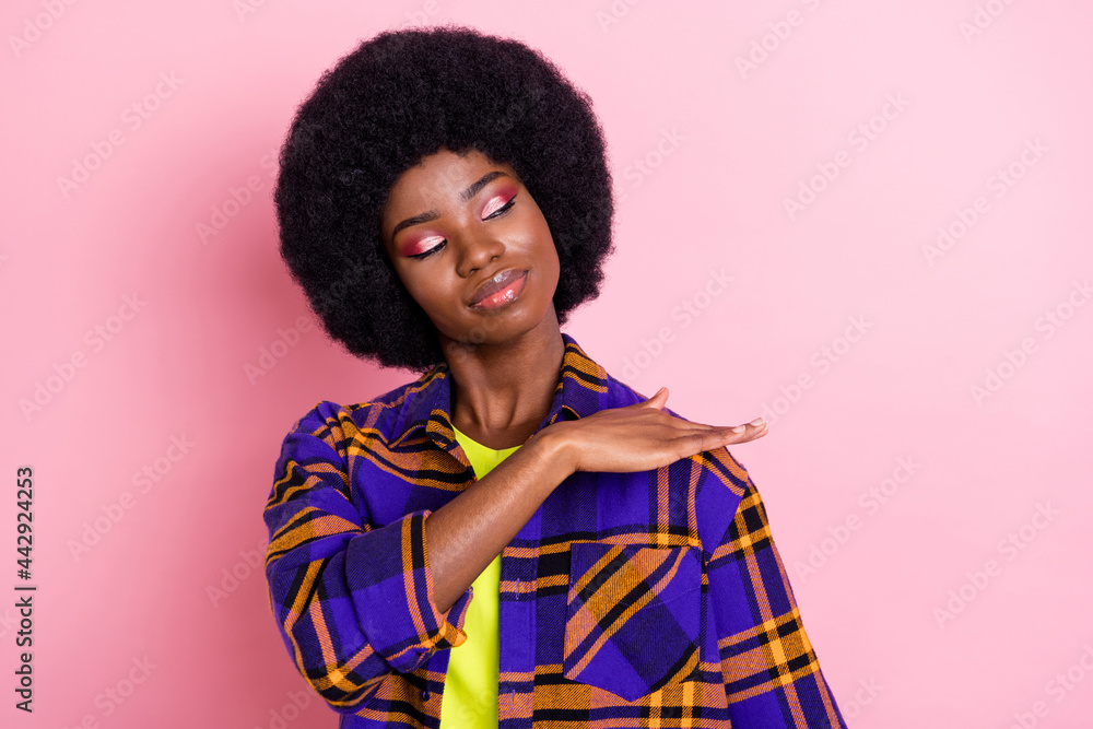 Ταπετσαρία Portrait of attractive content cool girl showing nope sign isolated over pink pa