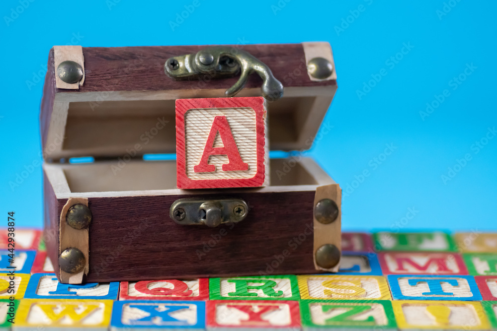 Obraz premium Capital letter A in treasure box