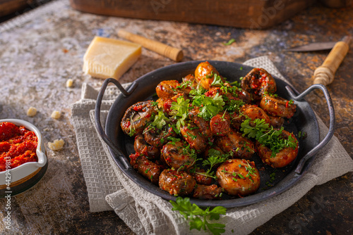Mushrooms salad with chilli sauce