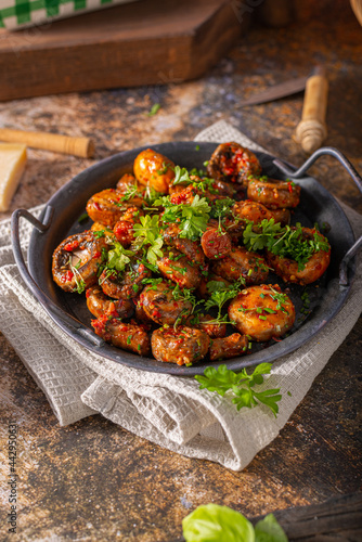 Mushrooms salad with chilli sauce