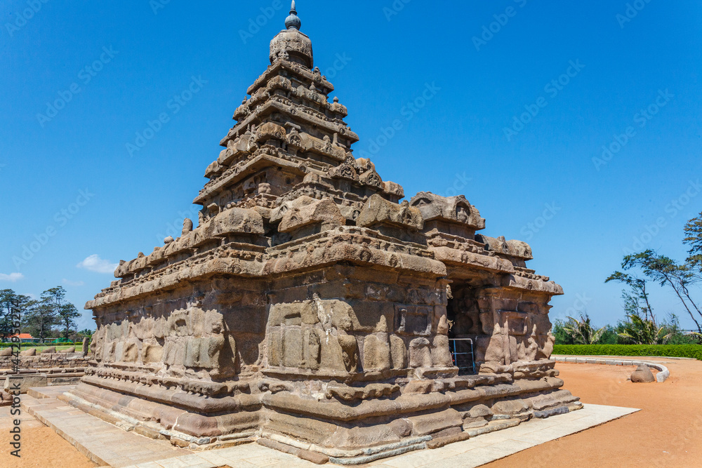 Exterior of the Shore Temple complex (Pallava dynasty) in Mamallapuram, Tamil Nadu, South India, Asia