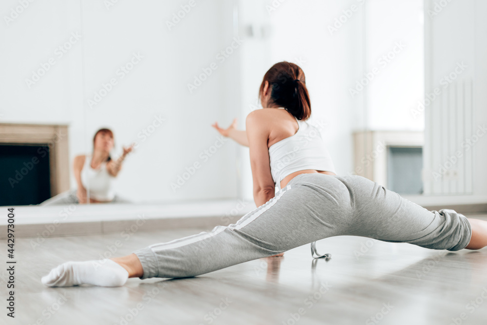 Professional dancer woman doing dance routine session at home studio - Focus on back Professional dancer woman doing dance routine session at home studio - Focus on back