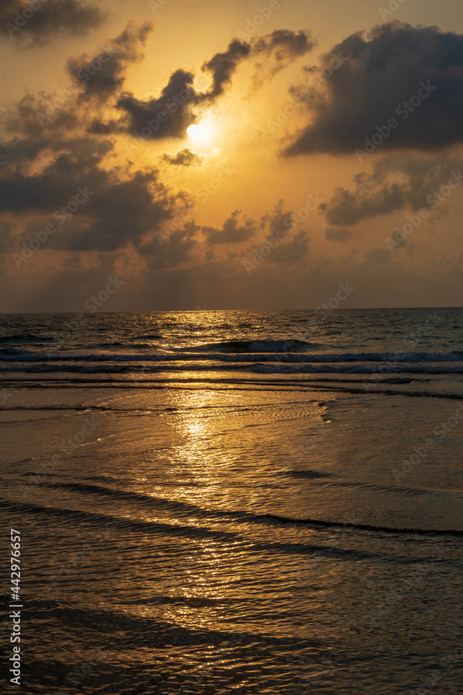 Obraz premium A hazy golden sunset before a dust storm in the Mediterranean. Golden background. Israel