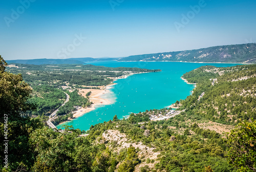 View of a lake and its surroundings © almoderna