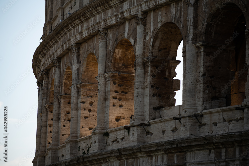 Fototapeta premium Sunny day in Rome. Colosseum. Aqueduct in Italian architecture