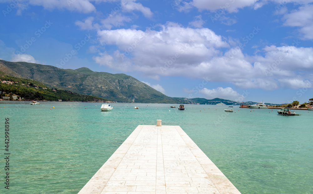 Obraz premium nice dock and sea view