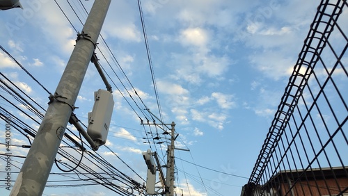 電線と空と雲