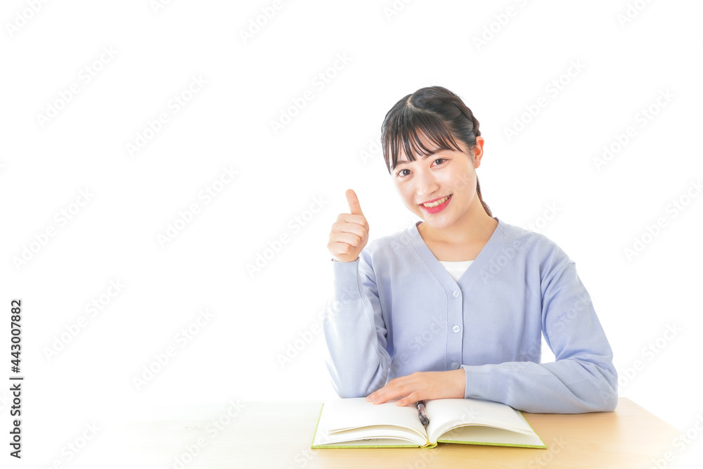勉強をしながら指を指す若い女子学生 勉強をしながら指を指す若い女子学生