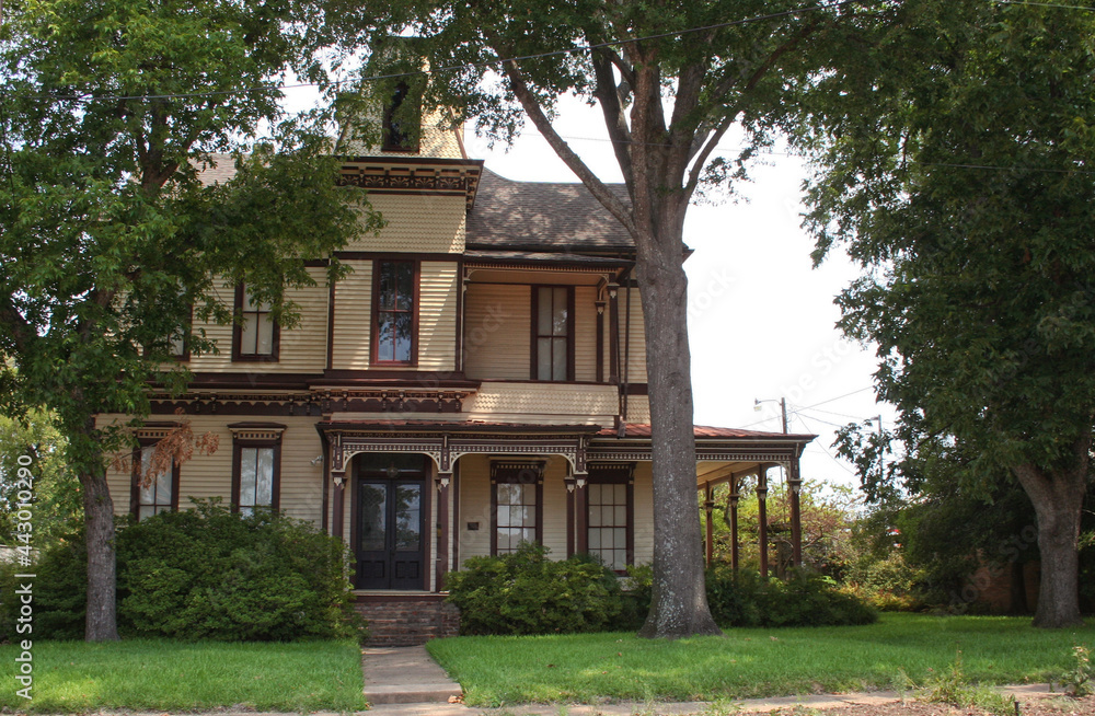 Historic Mansion in Rural Small Town, East Texas Historic Mansion in Rural Small Town, East Texas