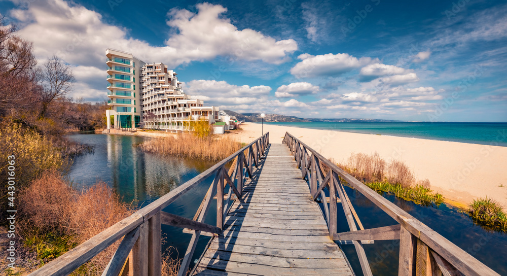 Obraz premium Captivating spring view of Albena village with wooden bridge. Spectacular morning scene of Bulgaria, Europe. Marvelous seascape of Black sea. Traveling concept background.