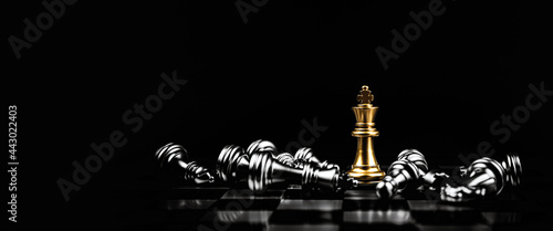 Fotografie King chess standing to challenge battle fighting on chess board of business team and leadership strategy and organization risk management human resource team player or wining concepts