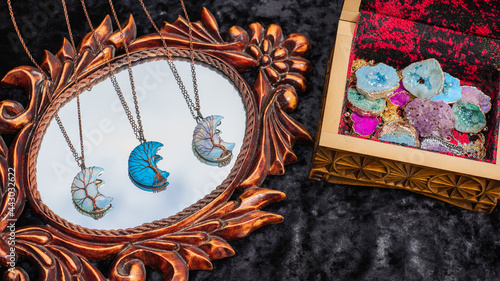 Foto Stylish necklace, fashionable accessorize details