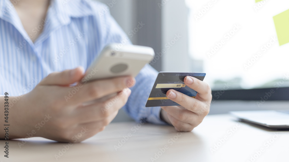 Women use smart phone to register online purchases using credit card payments, Technology for the use of smartphones for business or online financial transactions, Shopping online and banking online . Women use smart phone to register online purchases using credit card payments, Technology for the use of smartphones for business or online financial transactions, Shopping online and banking online .