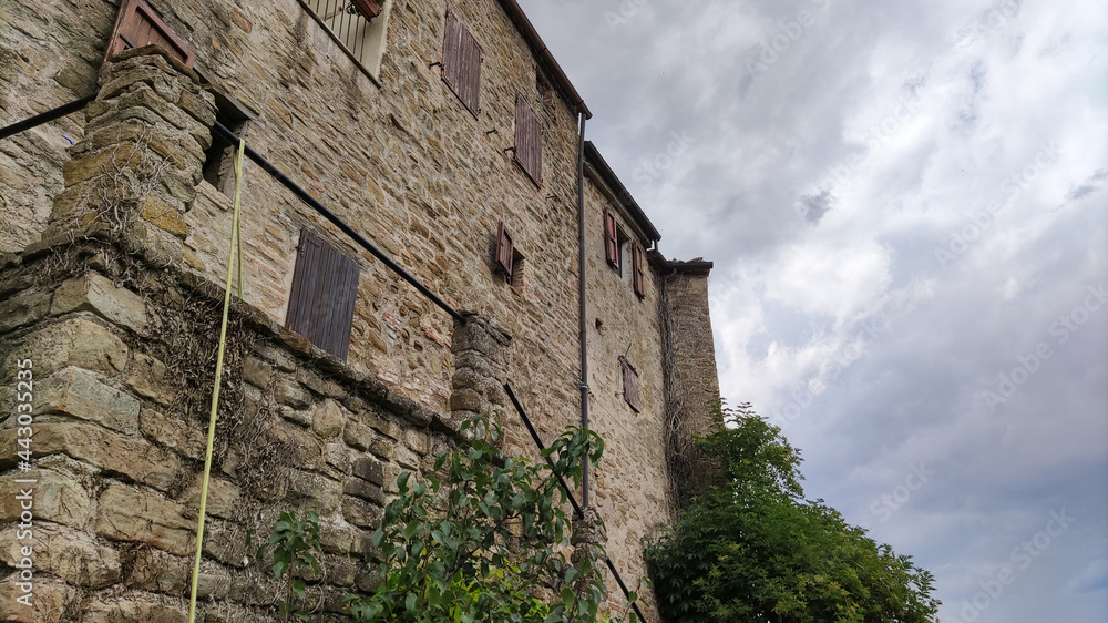 Casa in pietra a montaiate antica frazione di pergola del 1132 nelle marche in Italia Casa in pietra a montaiate antica frazione di pergola del 1132 nelle marche in Italia
