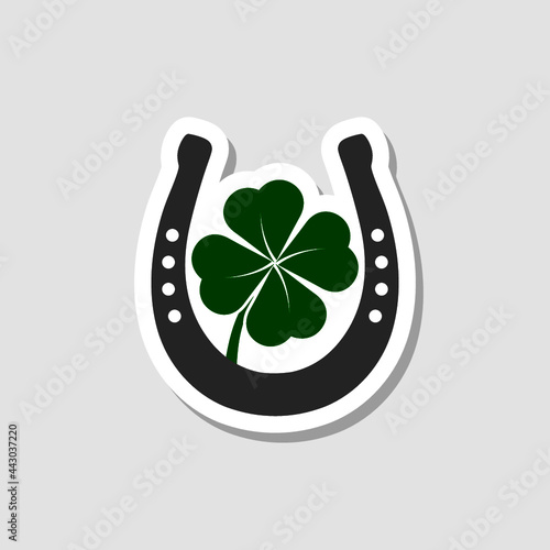 Horseshoe with four leaf clover icon