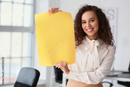 Young woman with blank pape...