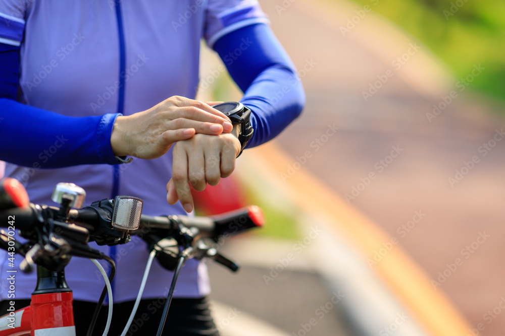Set the smartwatch while riding bike on sunny day Set the smartwatch while riding bike on sunny day