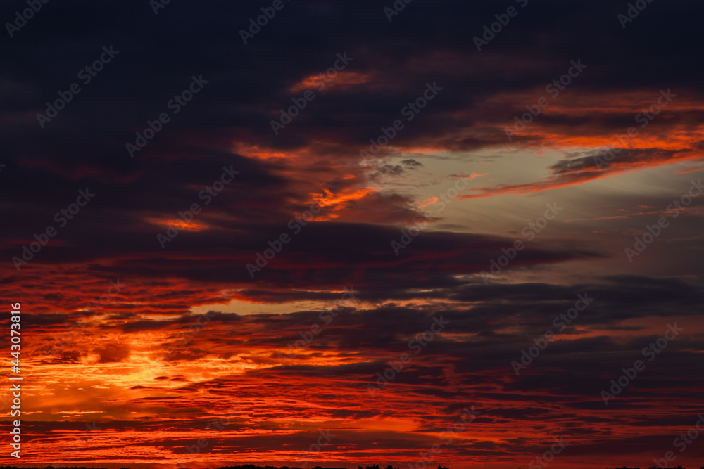 Obraz premium Beautiful sunset over the hills and forest of Croatia