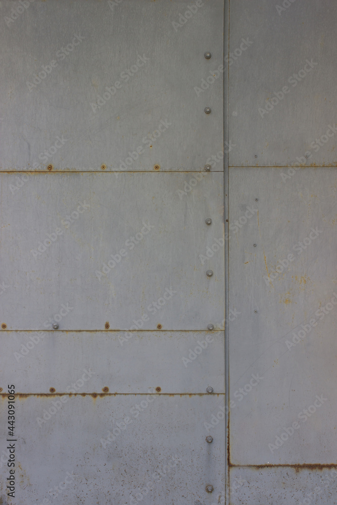 Wall from metal lists, which hold on screws. Wall from metal lists, which hold on screws.