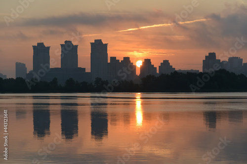 sunrise over the Dnipro in Kyiv  © Photobank