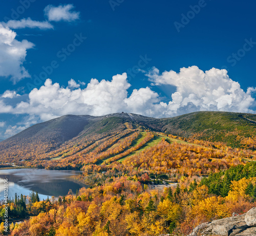 Fototapete Herbst - Fototapete View of Echo Lake from Artist's Bluff in autumn