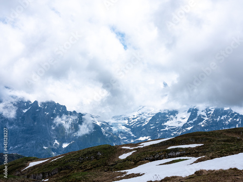 Wandern in den Bergen der Jungfrauregion 