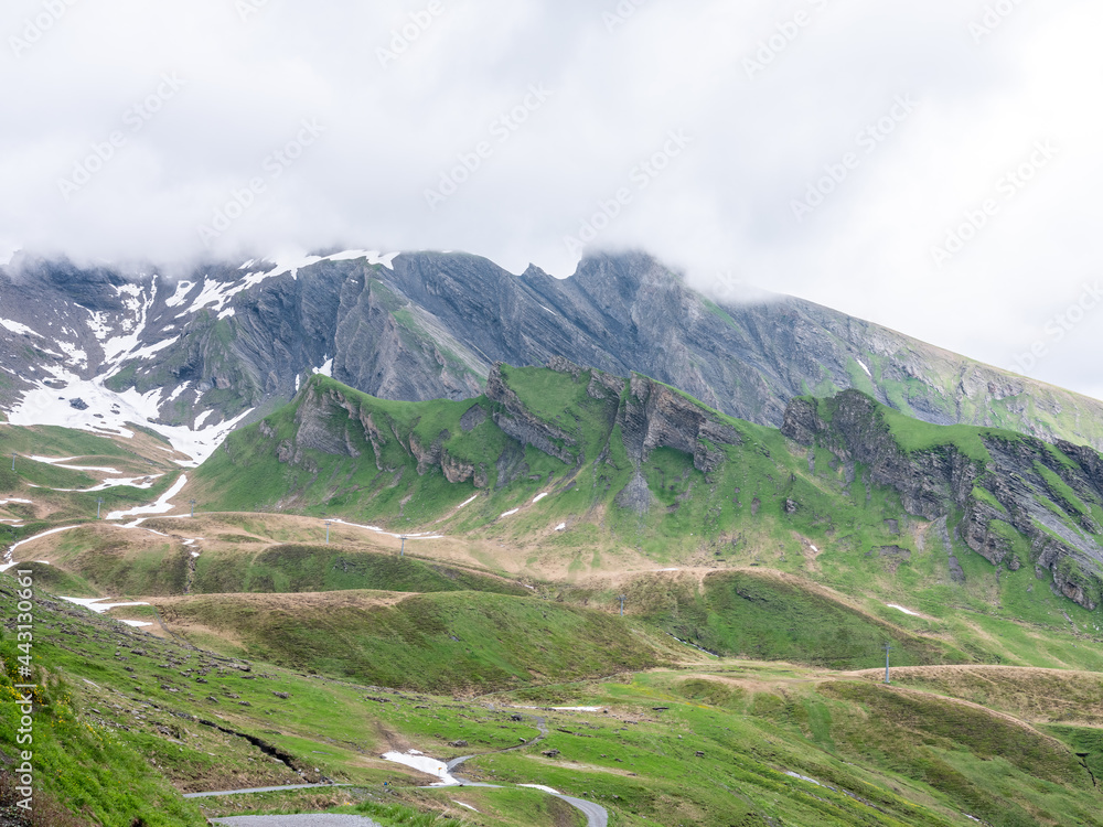 Wandern in den Bergen der Jungfrauregion Wandern in den Bergen der Jungfrauregion