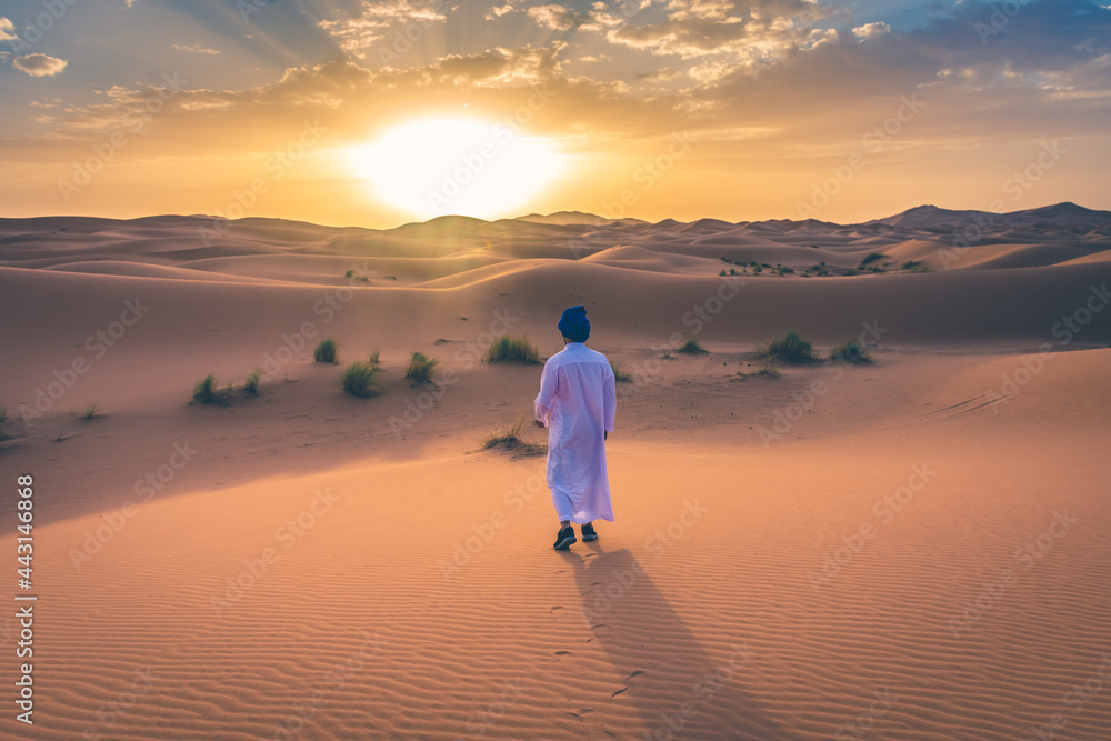 Fototapeta premium Berber man wearing traditional clothes in the Sahara Desert at dawn, Morocco