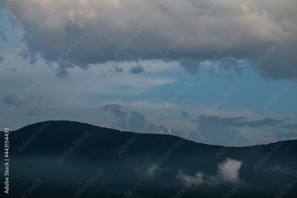 Obraz premium clouds over the mountains