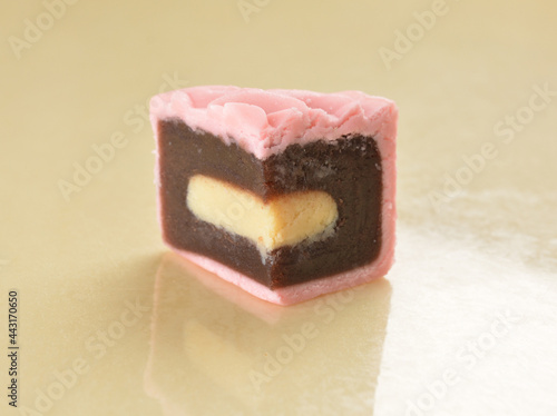 red bean lychee rose healthy no oil baked lotus paste mooncake with white chocolate in pink rose flower shape lantern mid autumn festival halal product menu