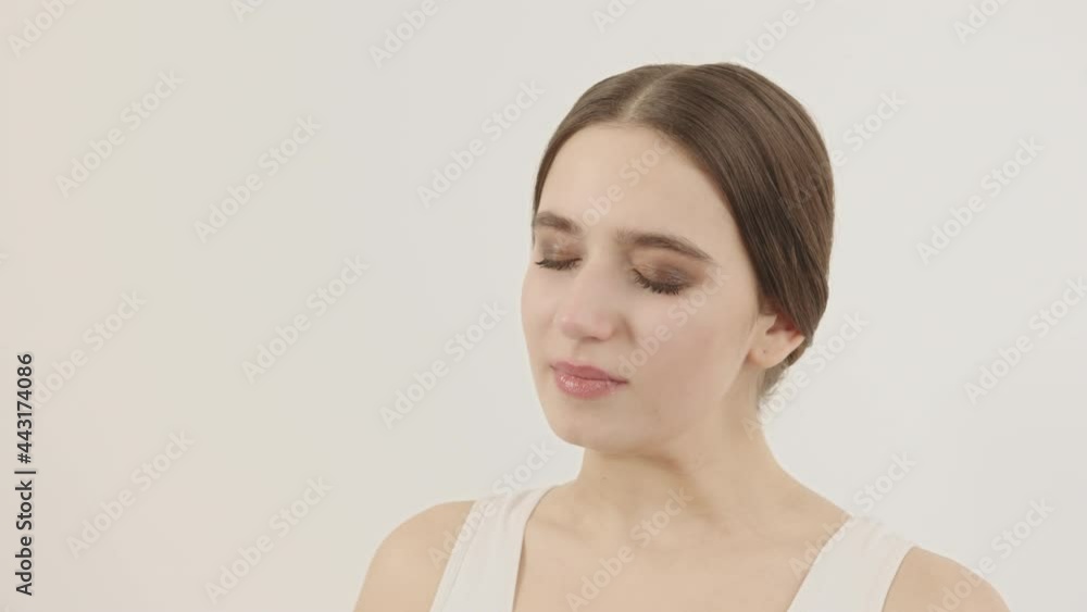 The girl cries at the camera. due to misunderstandings with others. The girl cries at the camera. due to misunderstandings with others.